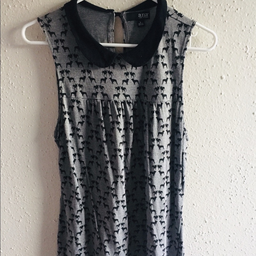 Peter pan collared top w/ dog pattern